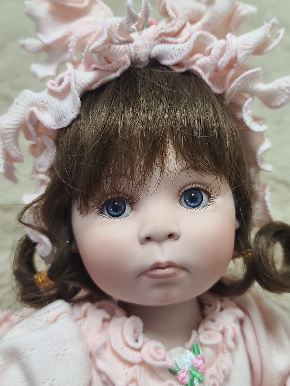 Marie Osmond, Small Talk, Limited Edition Ruffled Pink Outfit - Picture 3 of 9